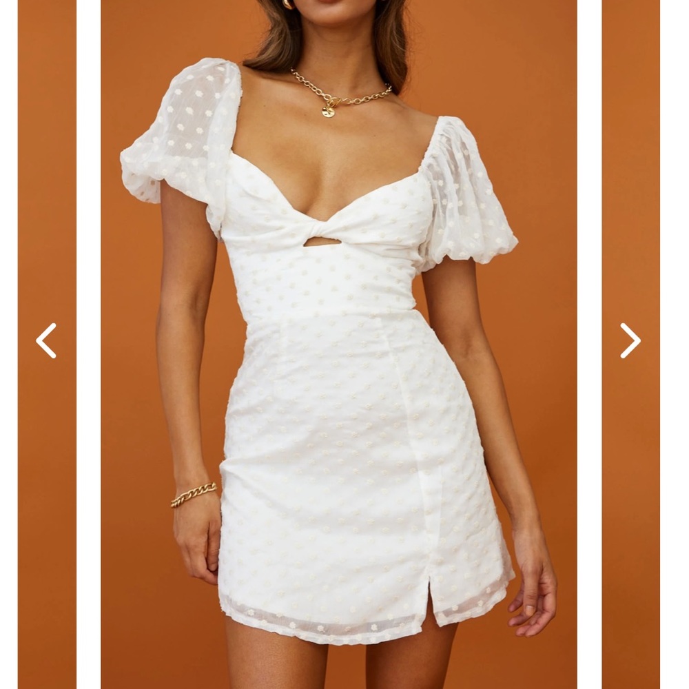 COPY - Short puff sleeve white selfie leslie dress